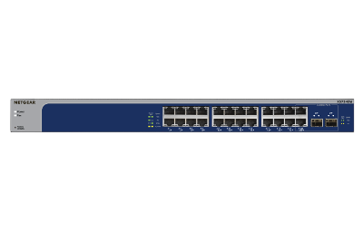 24개의 멀티기가비트 포트가 전면에 배치된 Netgear XS724EM 스위치 제품 사진.