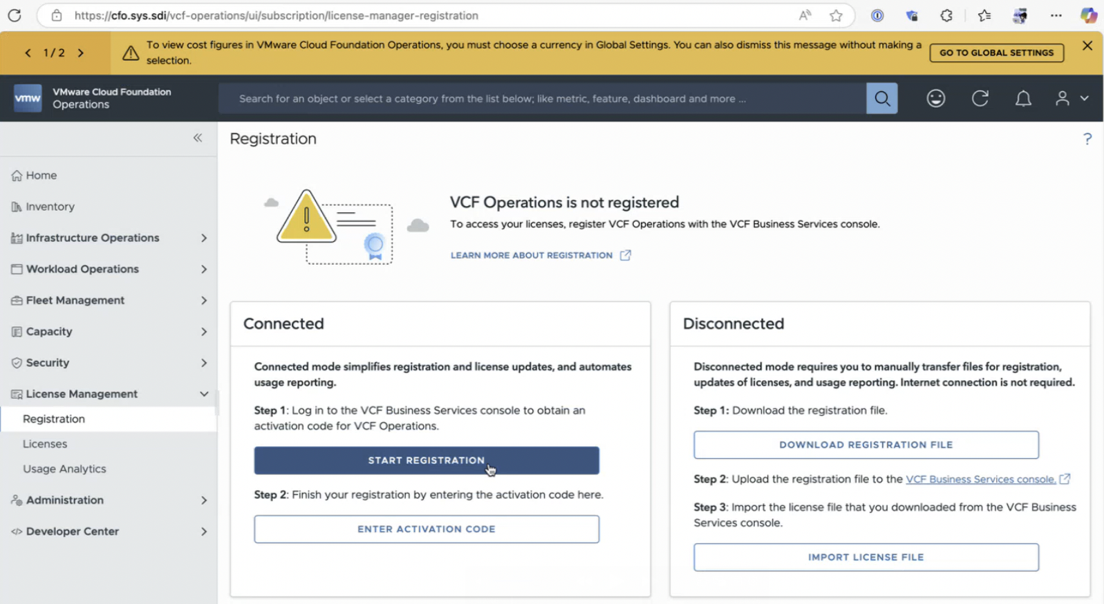 VCF Operations 미등록 안내 화면으로, Connected와 Disconnected 환경의 등록 절차 및 버튼이 나란히 표시됨.